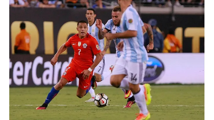 Alexis y Chile contra Argentina en la Copa América Centenario.