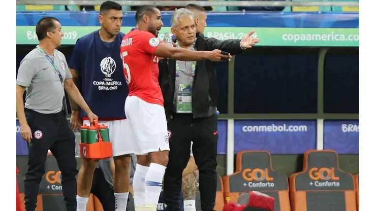 Rueda quiere que Beausejour siga jugando por Chile