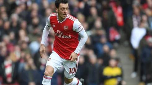 Mesut Özil con la camiseta del Arsenal