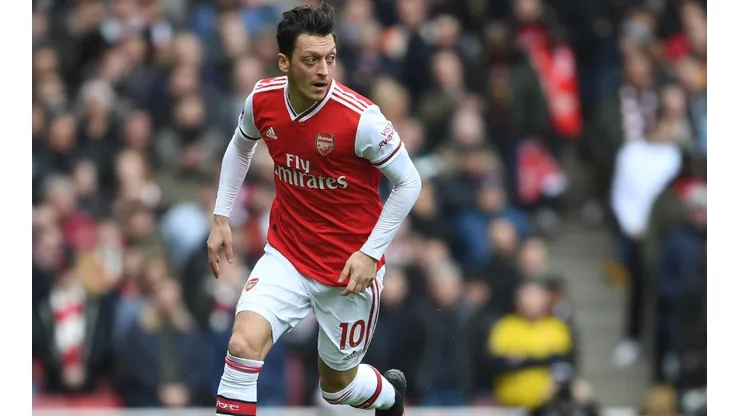 Mesut Özil con la camiseta del Arsenal