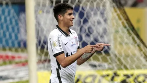 Ángelo Araos convierte ante el Atlético Mineiro