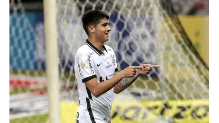 Ángelo Araos convierte ante el Atlético Mineiro