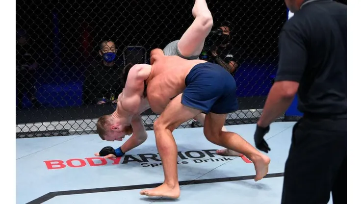 Joe Pyfer terminó con el codo dislocado tras su pelea por un contrato en UFC