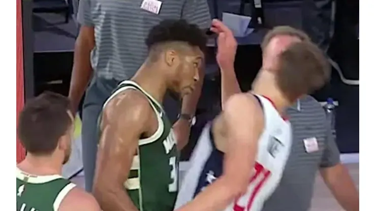 El cabezazo de Giannis Antetokounmpo