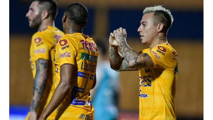 Eduardo Vargas no para de celebrar en Tigres.