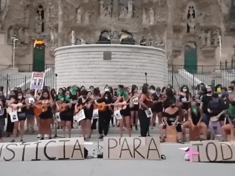 Video: Chilenas exigen justicia contra los femicidios cantando frente a Basílica de la Sagrada Familia