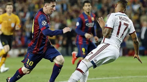 Messi deja desparramado en el suelo a Boateng y le convierte un golazo al Bayern