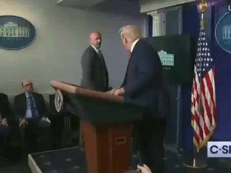 Video: Donald Trump es evacuado en plena conferencia por el Servicio Secreto