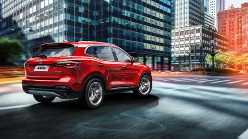 Una de las innovaciones del nuevo MG HS es el botón Super Sport, ubicado en el volante, que activa el modo de conducción súper deportivo del auto.