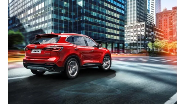 Una de las innovaciones del nuevo MG HS es el botón Super Sport, ubicado en el volante, que activa el modo de conducción súper deportivo del auto.