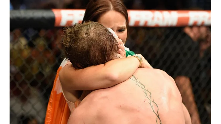 La historia de amor de Devlin y Mcgregor se hizo conocida luego que el luchador revelara el gran apoyo que le entregó la mujer en sus peores momentos.