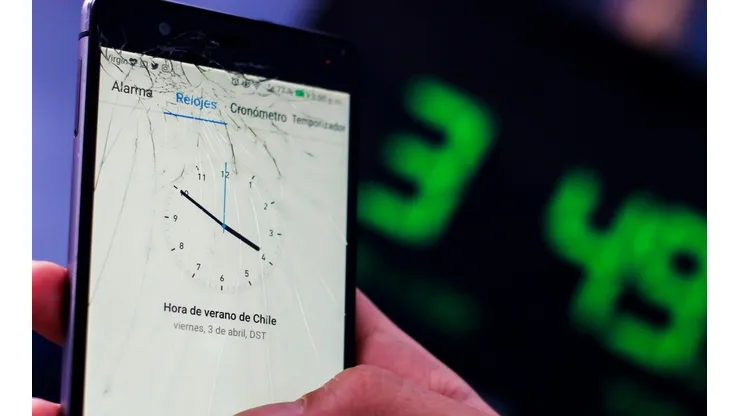 Si tu telefono sufrió un cambio de hora automático, debes retrasarlo 60 minutos.
