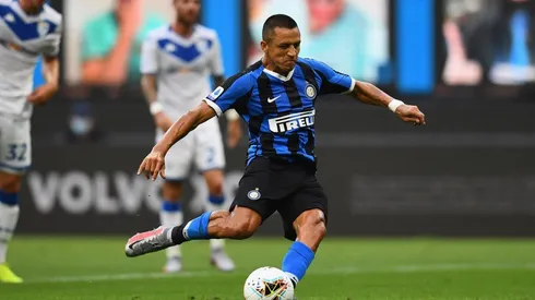 Alexis Sánchez convierte ante el Brescia