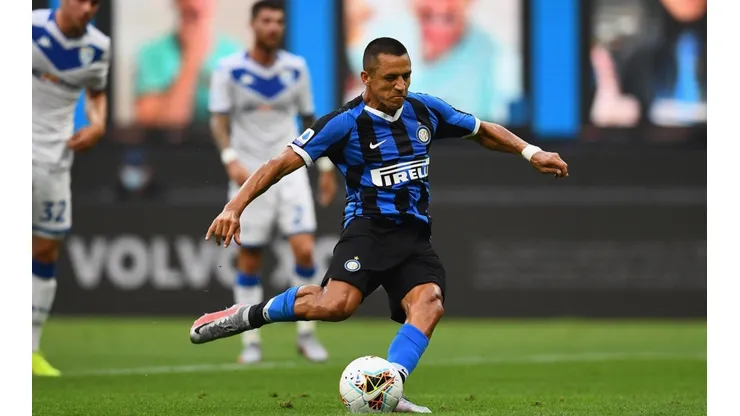 Alexis Sánchez convierte ante el Brescia