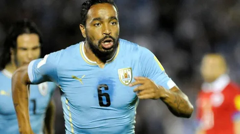 Álvaro Pereira dijo que podría ayudar a Paredes a marcar más goles