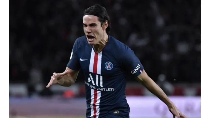 Cavani festejando con el PSG
