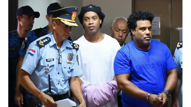 Ronaldinho junto a su hermano son apresados en Asunción