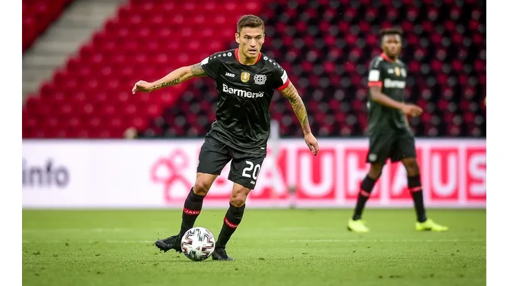 Charles Aránguiz se ha convertido en pieza vital del Bayer Leverkusen, que ahora deberá prescindir del Príncipe en la Europa League