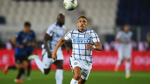 Alexis Sánchez modela la nueva camiseta del Inter