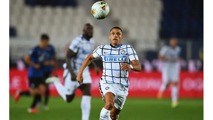 Alexis Sánchez modela la nueva camiseta del Inter