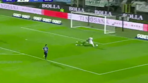 Alexis Sánchez anotaba un golazo, pero se lo anularon por posición de adelanto