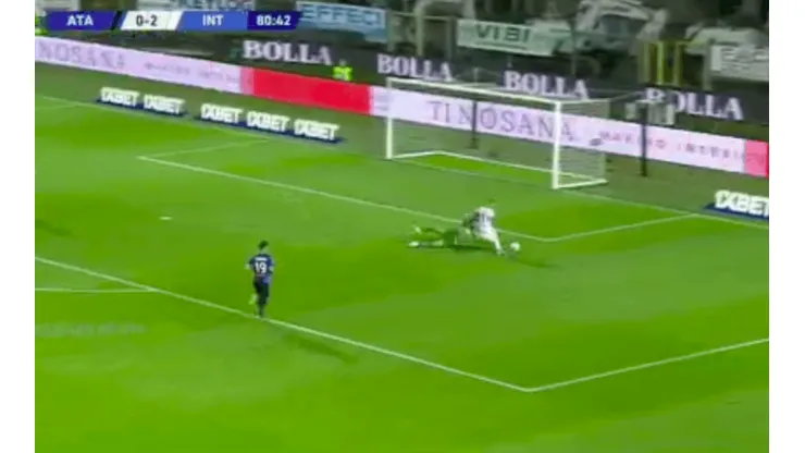 Alexis Sánchez anotaba un golazo, pero se lo anularon por posición de adelanto