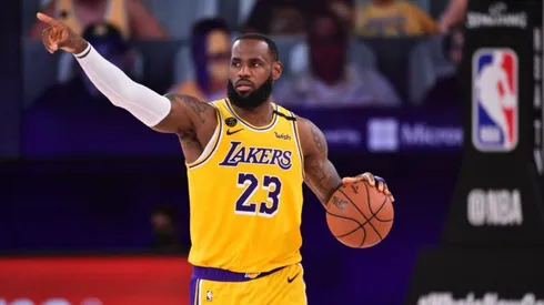 LeBron James lidera a Los Angeles Lakers en el regreso de la temporada de la NBA.