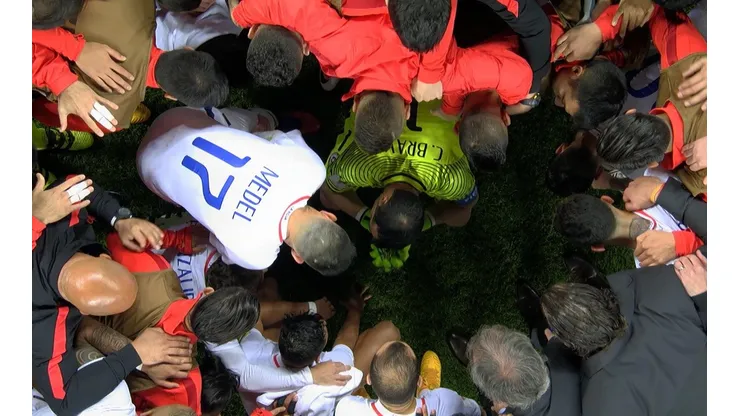 Otro de los episodios recordados de la Copa Confederaciones es la arenga de Claudio Bravo antes de la tanda de penales ante Portugal.