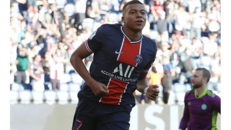 El delantero confirmó que continuará su carrera en el PSG.