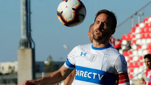 Chapa Fuenzalida ha sido muy criticado por algunos fanáticos cruzados que no lo creen merecedor de la jineta de capitán.