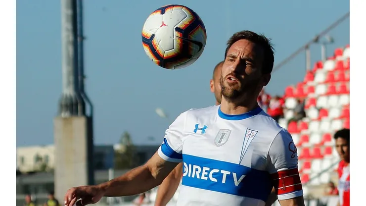 Chapa Fuenzalida ha sido muy criticado por algunos fanáticos cruzados que no lo creen merecedor de la jineta de capitán.