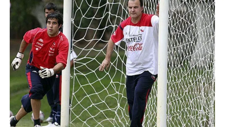 Claudio Bravo y Marcelo Bielsa en la selección chilena