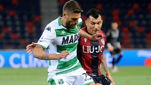 Gary Medel va por el Napoli, junto al Bologna, en una nueva fecha de la Serie A italiana.