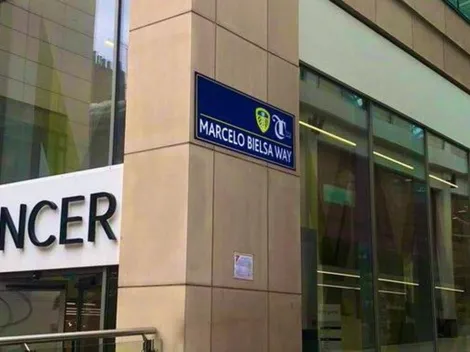 La ciudad de Leeds despertó con ¡Una calle Marcelo Bielsa!