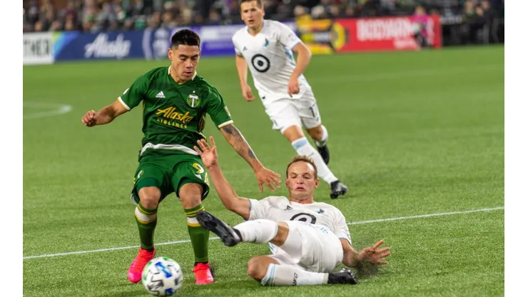 Felipe Mora jugará ante Chicharito.