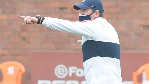 Mario Salas dirige su primer entrenamiento
