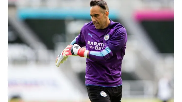Bravo es suplente en nuevo duelo del City.