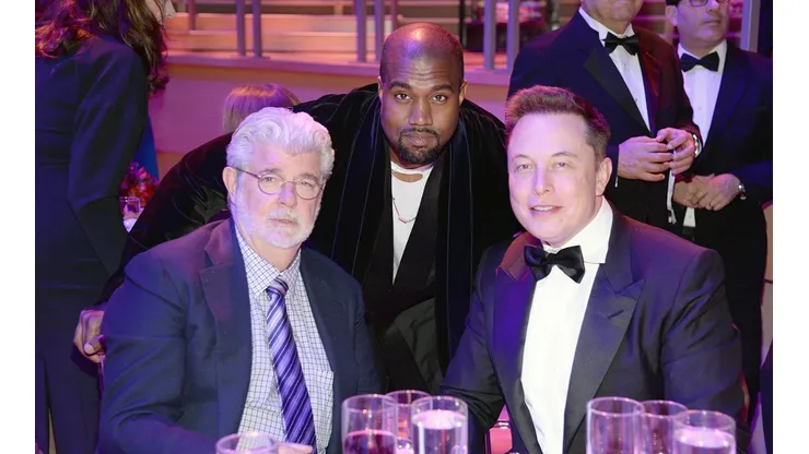 George Lucas, Kanye West y Elon Musk en una gala.
