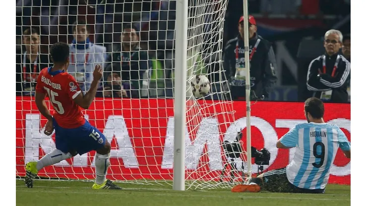 La jugada de Gonzalo Higuaín que pudo cambiar la historia de la final entre Chile y Argentina