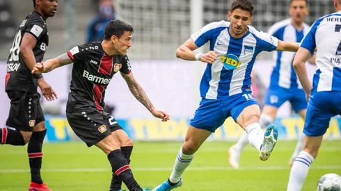 Charles Aránguiz ante el Bayern Munich