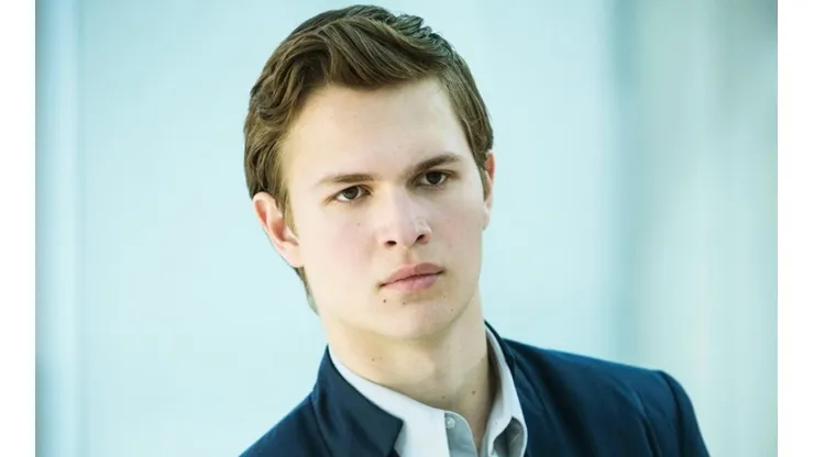 Ansel Elgort protagonizó "Bajo la misma Estrella" junto a Shailene Woodley.