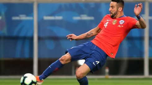 Isla y una década como el lateral derecho de la Roja.