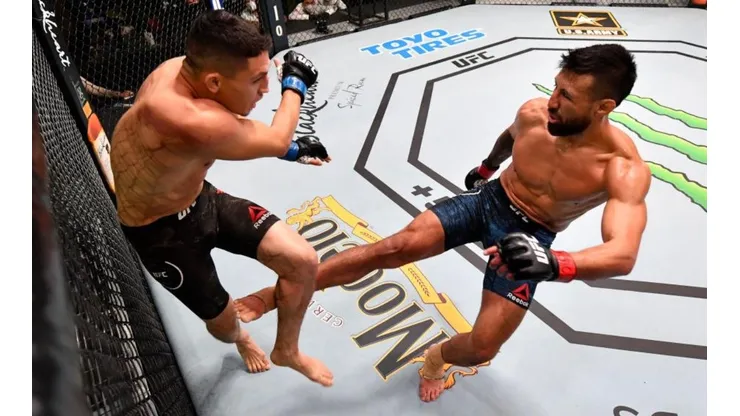 Chris Gutiérrez consigue triunfo en UFC a punta de patadas