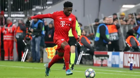 Alphonso Davies tiene contrato con Bayern Múnich hasta 2025, pero previo a eso fue pretendido por Barcelona de España