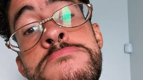 Bad Bunny permanece en aislamiento social y no se ha manifestado ante la decisión de Spotify.