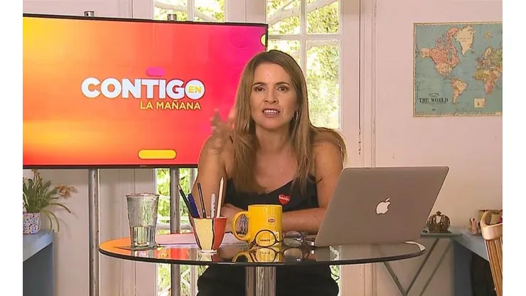 Monserrat Alvarez conduciendo el matinal "Contigo en la Mañana" de Chilevisión.