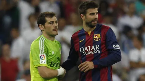 Casillas y Piqué en un derbi.