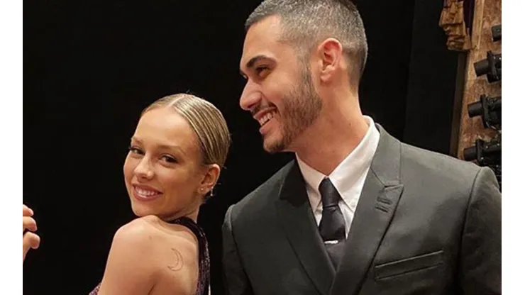 Alejandro Speitzer y Ester Expósito disfrutando juntos.