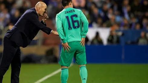 James Rodríguez junto a su entrenador Zinedine Zidane
