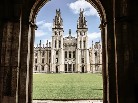 Este jueves comenzarán a probar en humanos una vacuna contra el coronavirus en el Reino Unido